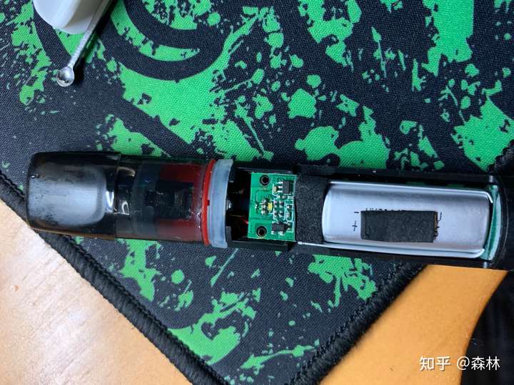 relx悦刻一代烟杆怎么拆开?