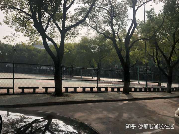 嘉兴学院南湖学院的宿舍条件如何?校区内有哪些生活设施?