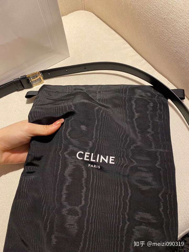 celine的包装袋子和防尘袋的抽绳都是有花边/波浪边的,有质感.