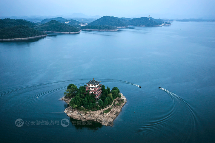 万佛湖,位于安徽省六安市舒城县万佛湖镇,一个小镇我的家乡风景真的很