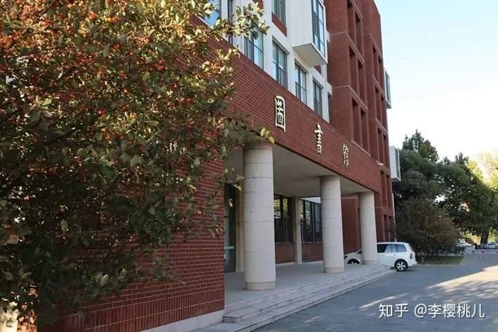 北京农学院的图书馆或教室环境如何?是否适合上自习?