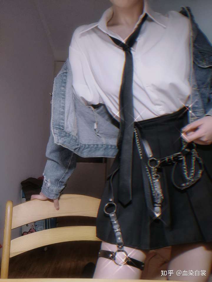 胸大的女生怎么穿 jk 制服好看?