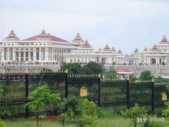 规模庞大的内比都国会大厦