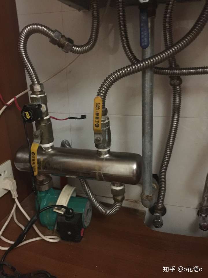 壁挂炉进水回水管都热,但暖气不热,感觉热水没有流经暖气,直接流进
