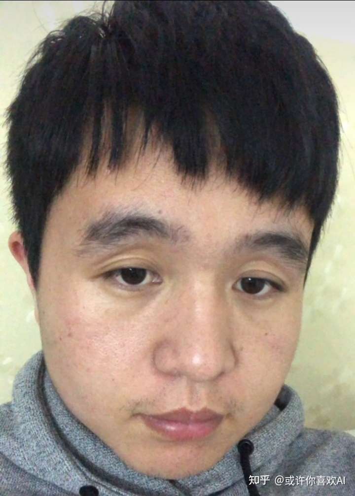 下图苹果手机怼脸自 