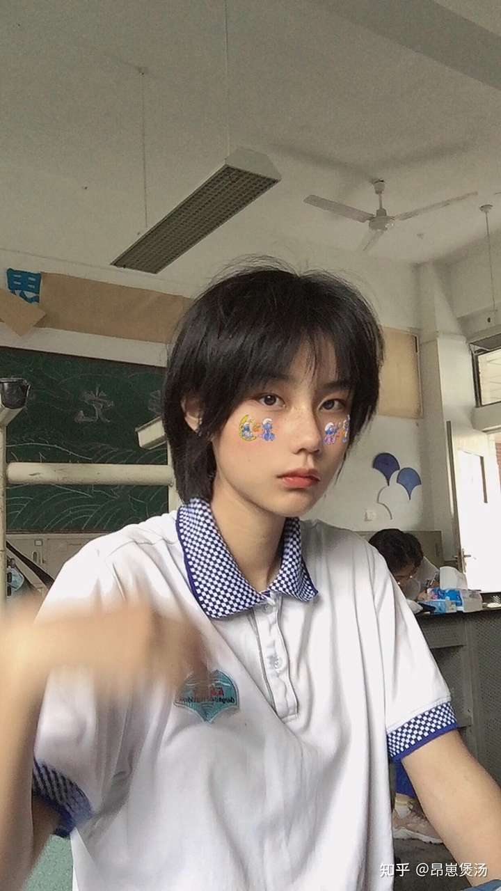 有哪些好看的女生日系短发,很有少年,少女感的短发?