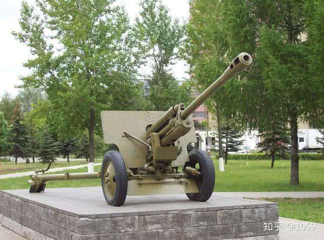 ZIS-3型76毫米加农炮,122mm榴弹炮 2毫米师属加农炮,用来替代f-22式1936年型76.2毫米师属加农炮.