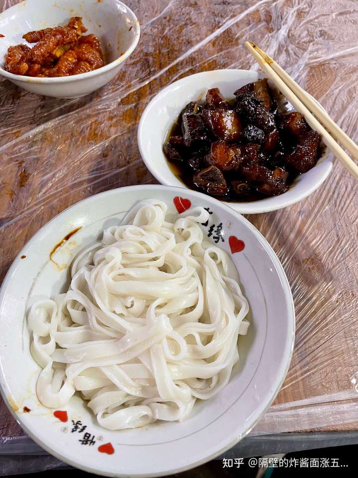 大脑壳猪油拌粉(粉好吃 糖醋排骨对于不爱吃糖的人来说有点太腻了 一