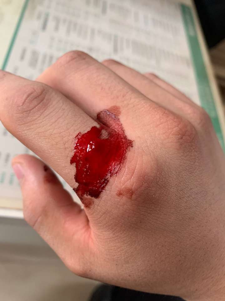我是干数控车床的,这是我19年入职以来第一次割伤… 工件加工完成后