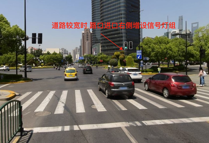 为什么欧洲的红绿灯都是在行进侧同一边而中国的却都在路对面