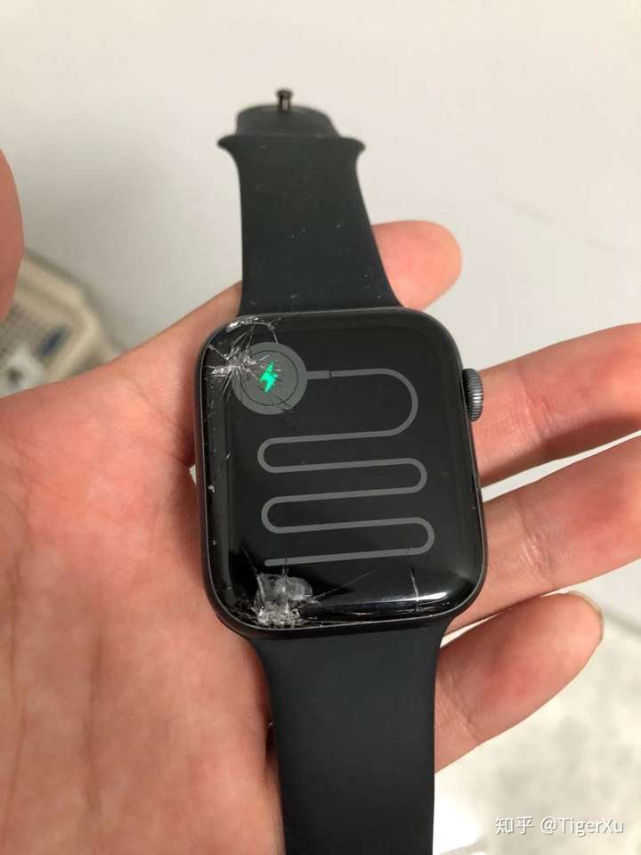 碎屏的apple watch s4