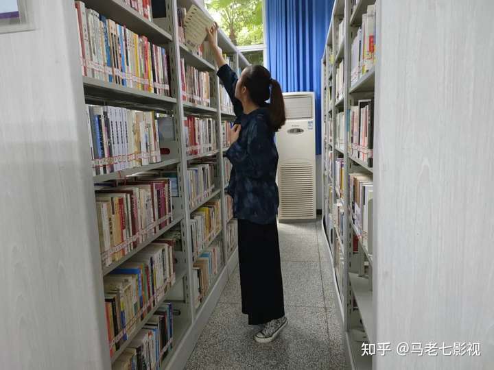 重庆文理学院的图书馆或教室环境如何?是否适合上自习