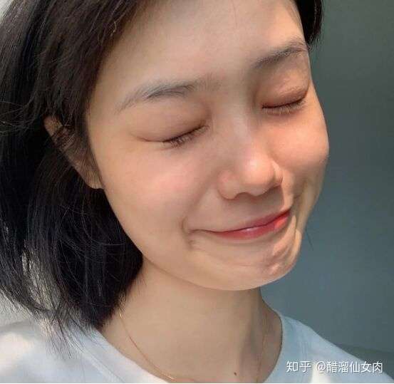 更重要的是来我们美容院的顾客看到我素颜皮肤这么好,都来找我!