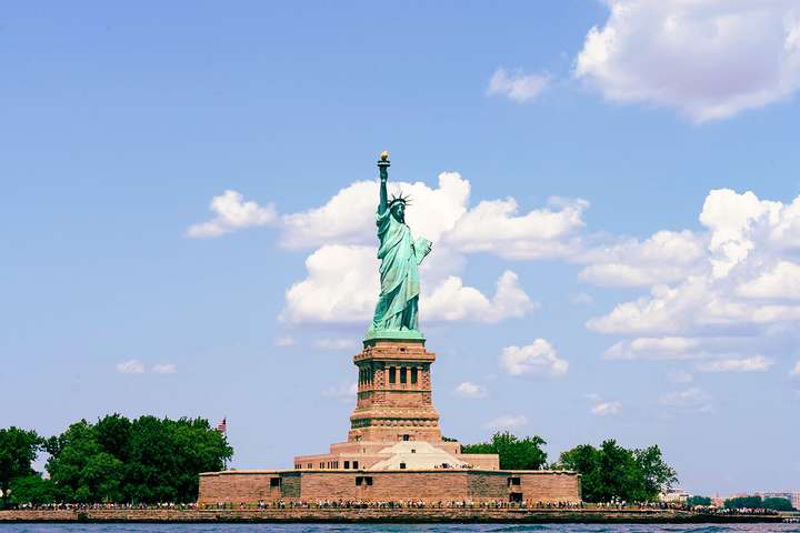 自由女神像 纽约的地标景点,同时也是美国数百年历史的代表.