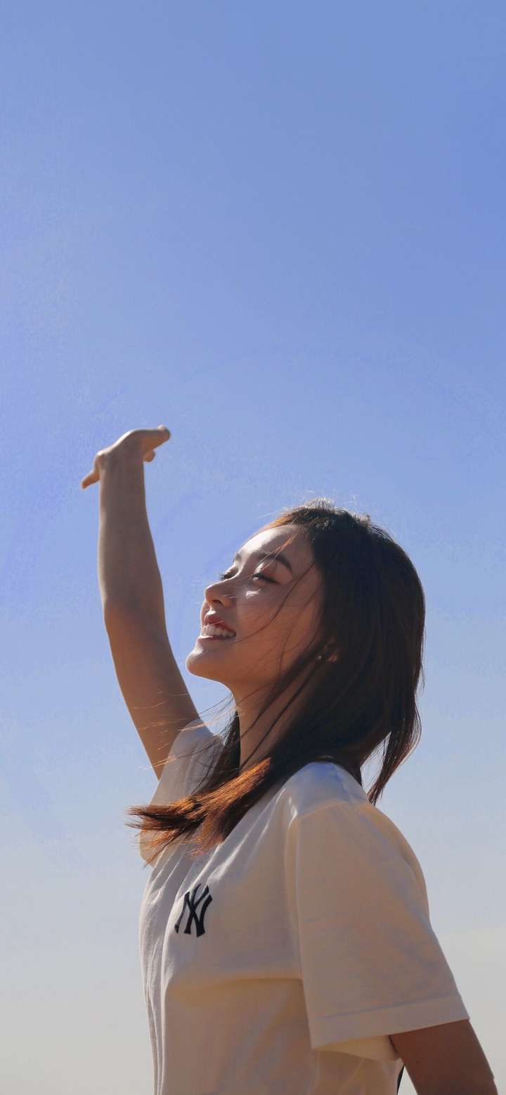 有没有那种美得不可一世的女孩的壁纸可以打出来作名信片,最好无水印