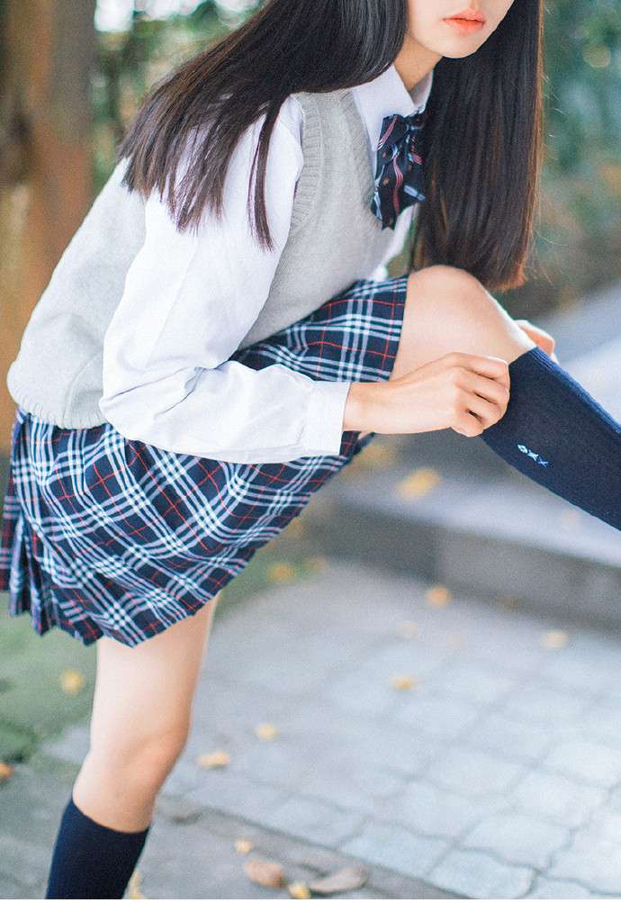 为什么有些女生经常光着腿,腿还是很白呢?