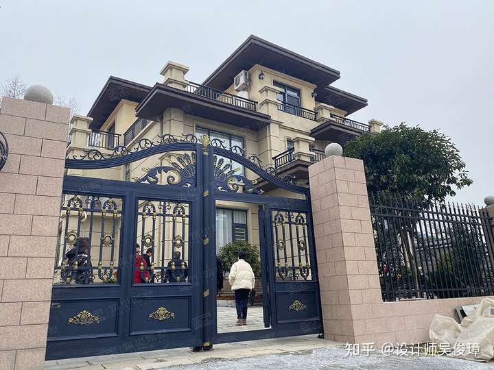 有设计和没设计的区别,一般的农村自建房这样子的: 主要区别就在于有