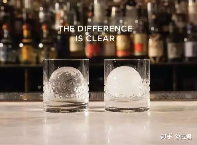 因为 普通的水里一般含有空气,矿物质,甚至灰尘等大量杂质.