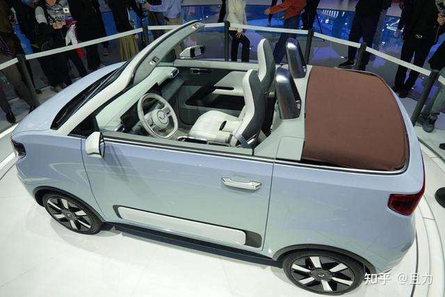 目前上海车展发布的宏光mini敞篷版并不是量产车型,从实车来看,还有