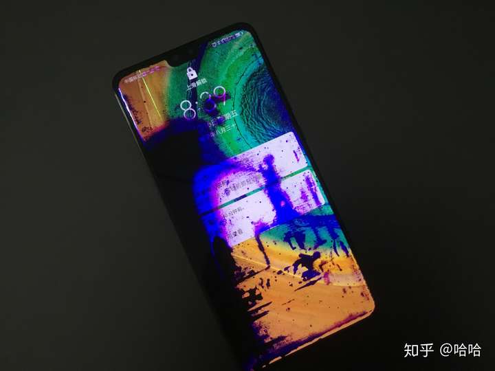 华为mate30手机摔碎图片,华为mate30摔碎图片 华为mate30,摔成这样维修需要换内屏么?大概价格是多少啊?