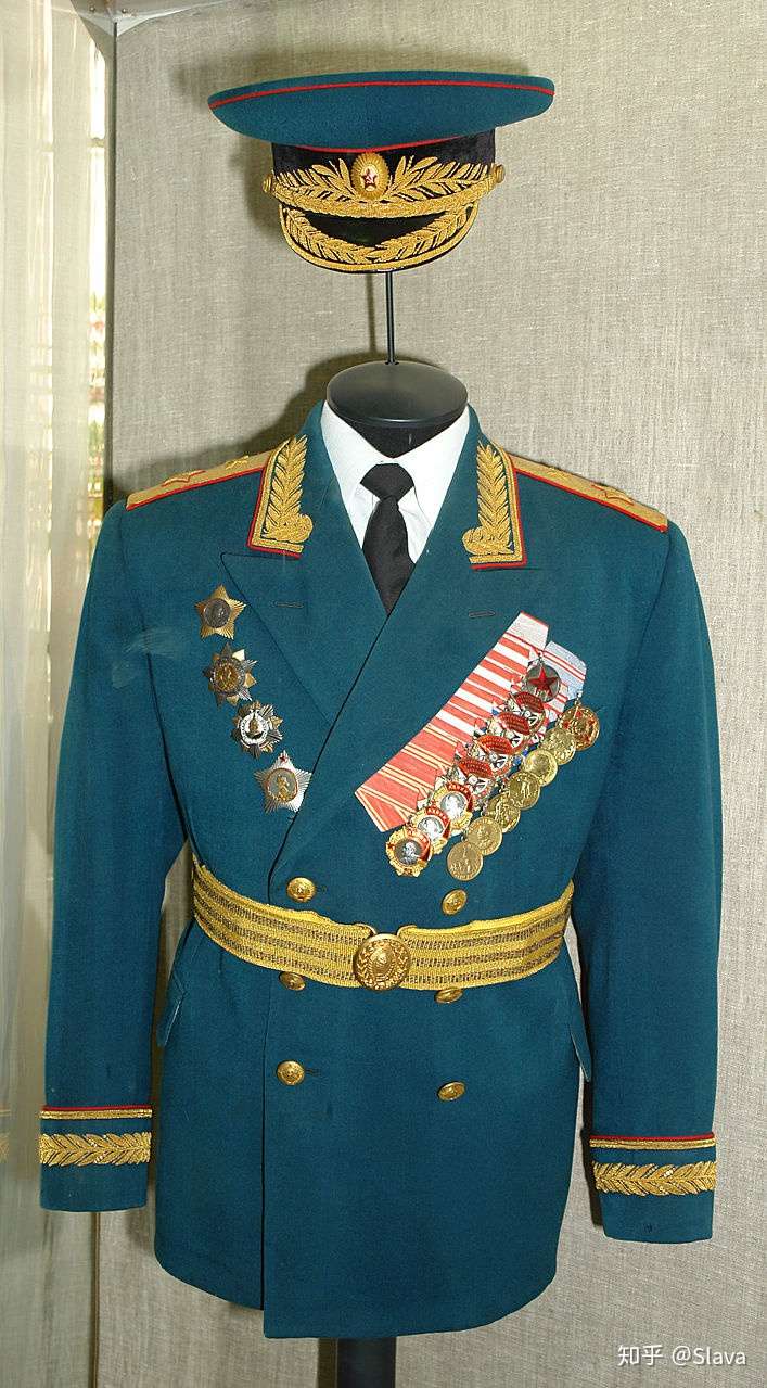 要是苏联不解体,至少礼服不会有任何理由进行大规模改动,毕竟俄罗斯绕