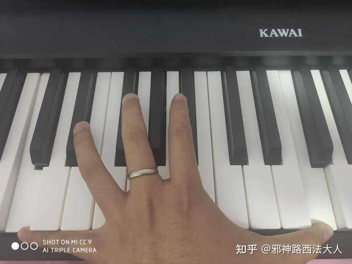 钢琴最多只能弹八度,手是不是废了?