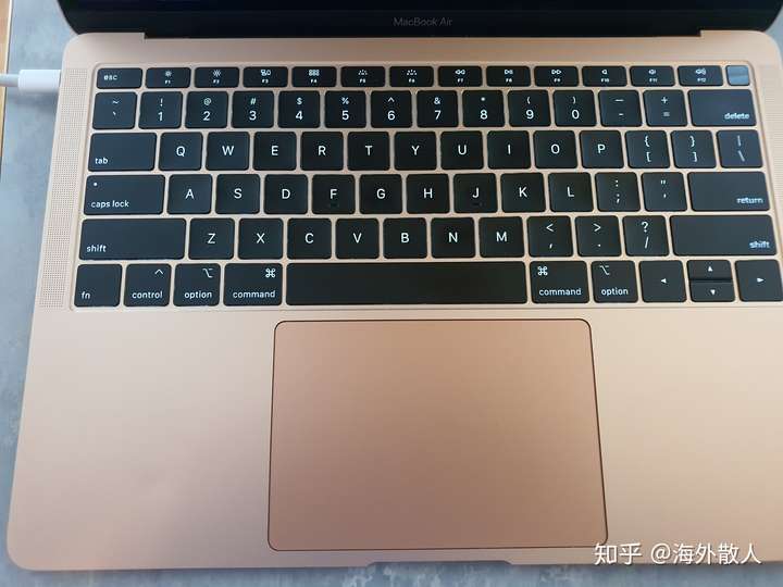 海外散人修复老mv 今天看见有人挂一台macbook air 18款玫瑰金低配,要