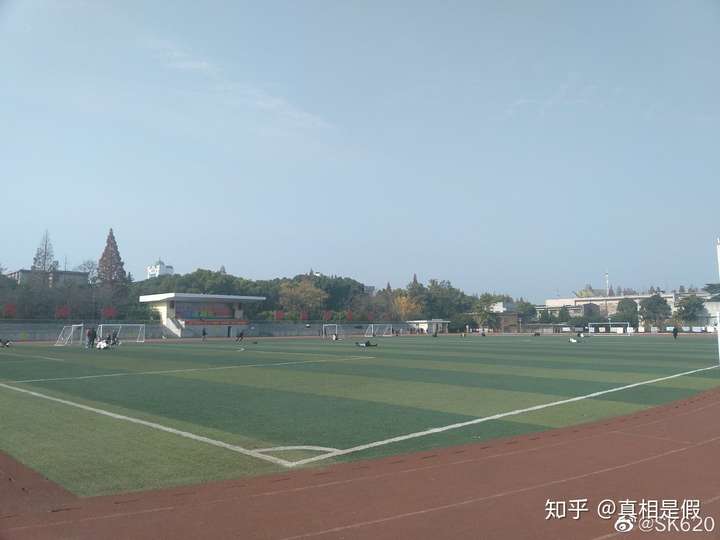 长江大学有东校区,西校区,城中校区,武汉校区.