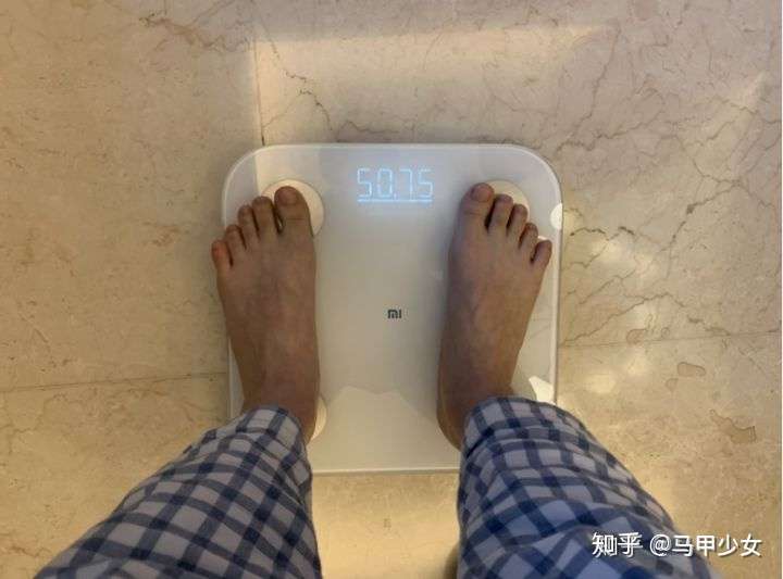 称体重100斤真实图片,100斤体重秤图片 我最深刻的体验是:不要只盯着体重数字,那可能是假的 3月份称的,100斤