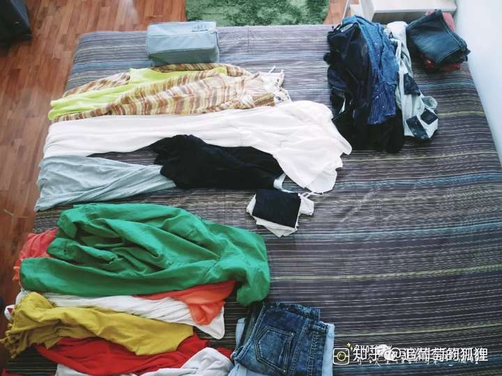 如何叠衣服能让衣柜和行李箱装得更多?怎样摆放比较合理?