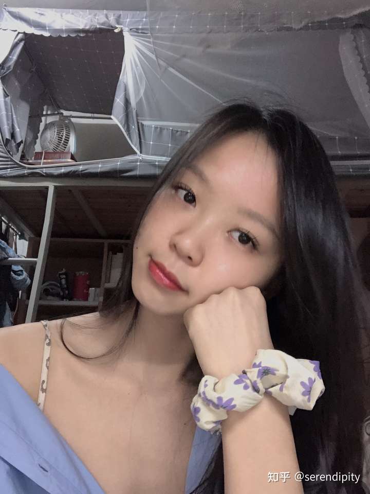 有哪些适合女生自拍的姿势?