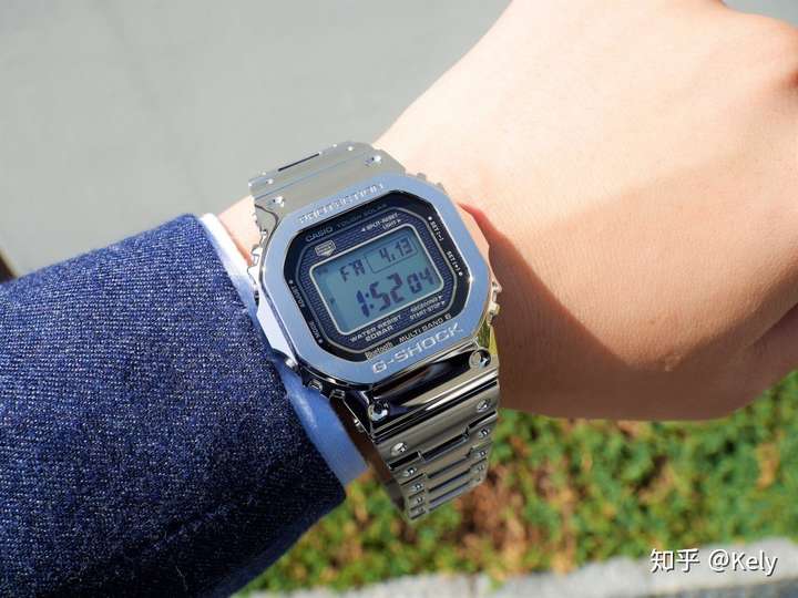 功能在线:防水,太阳能,自动对时,万年历,闹钟,gmt.