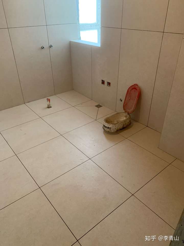 请问卫生间400*800的地砖怎么做坡度好下水?