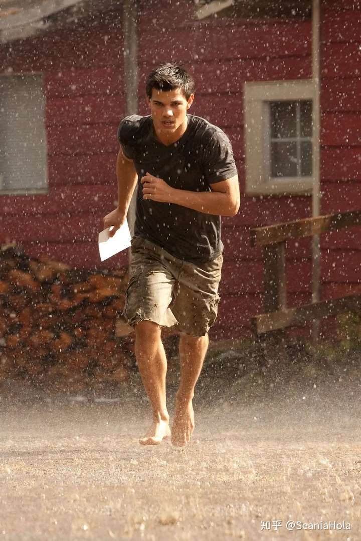 一定是哥哥泰勒洛特纳!taylor lautner 我可太爱他了!