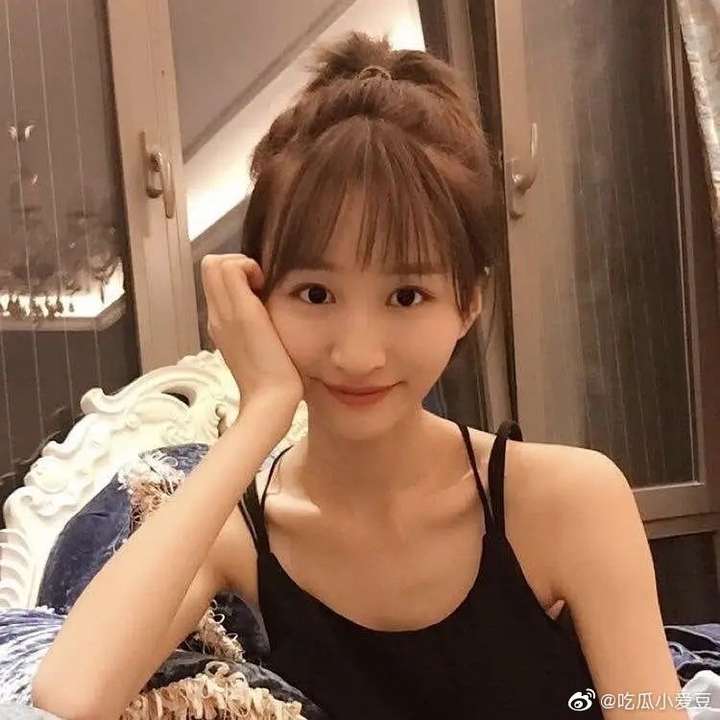 大神们给安利一下聂欢 (任嘉伦的女朋友)网上说她作妖