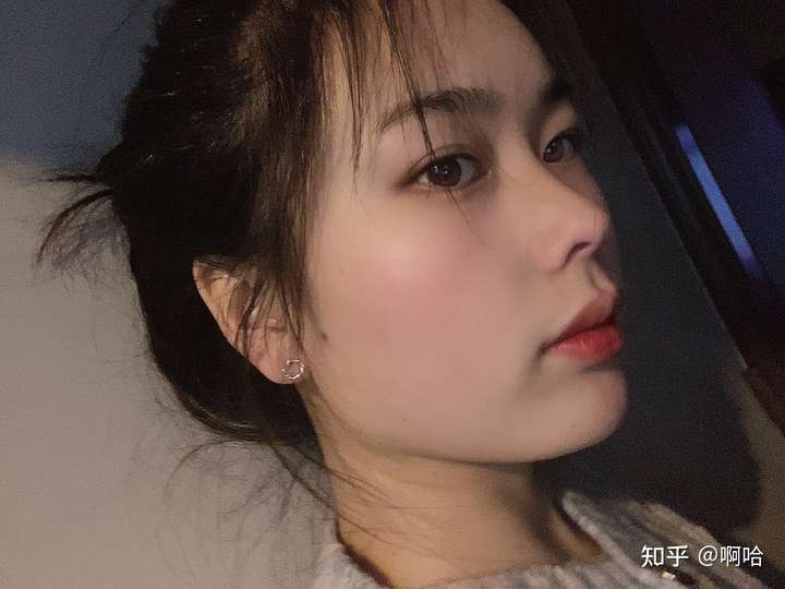 为什么有的女生侧脸比较好看但正脸一般