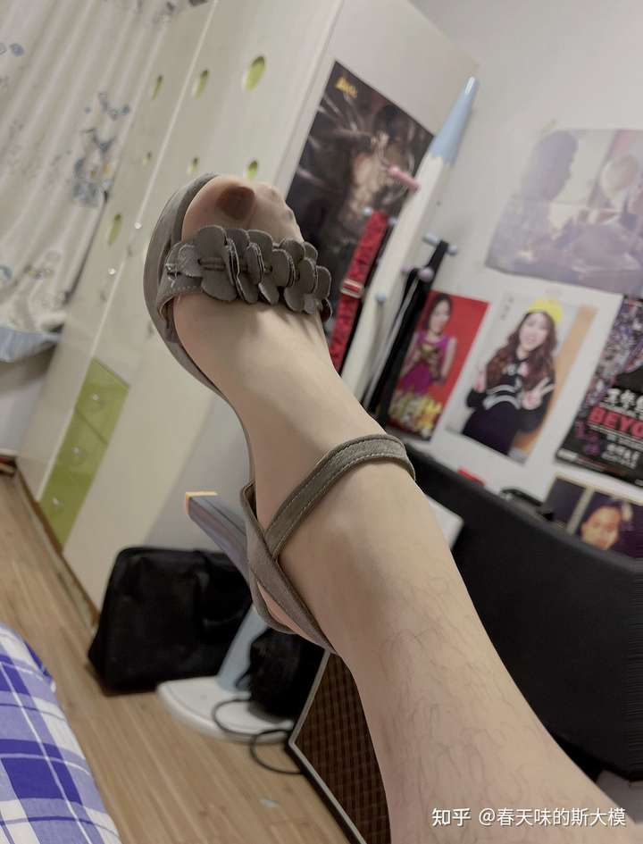 穿丝袜的美脚有多好看呢