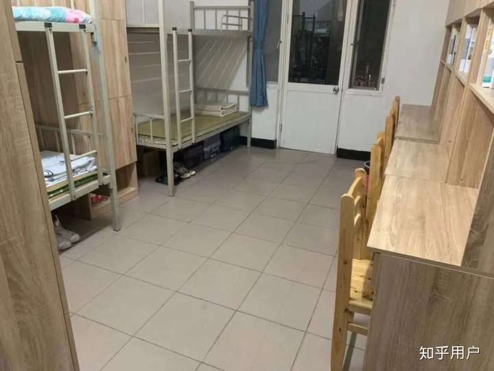 无锡南洋职业技术学院的宿舍条件如何?校区内有哪些生活设施?