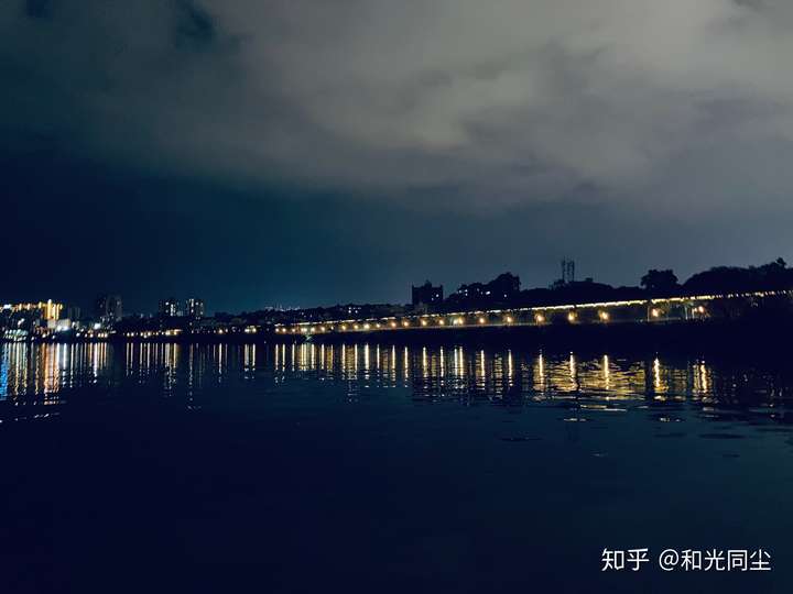 下面的是赣州古浮桥夜景,还是很美的哈