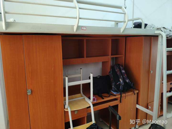 北部湾大学的宿舍条件如何?校区内有哪些生活设施?