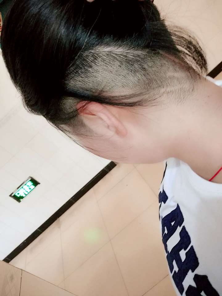有没有发量少的妹子剪了抖音上流行的发型,就是底下都剃光的那种,想