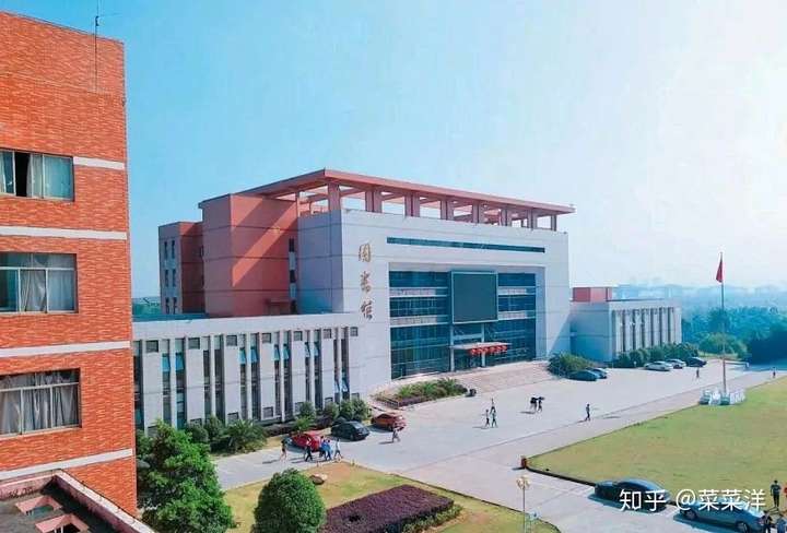 江西经济管理干部学院的图书馆或教室环境如何?是否适合上自习?