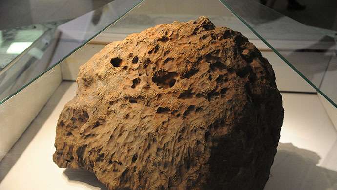 车里雅宾斯克博物馆展出的陨石主体.
