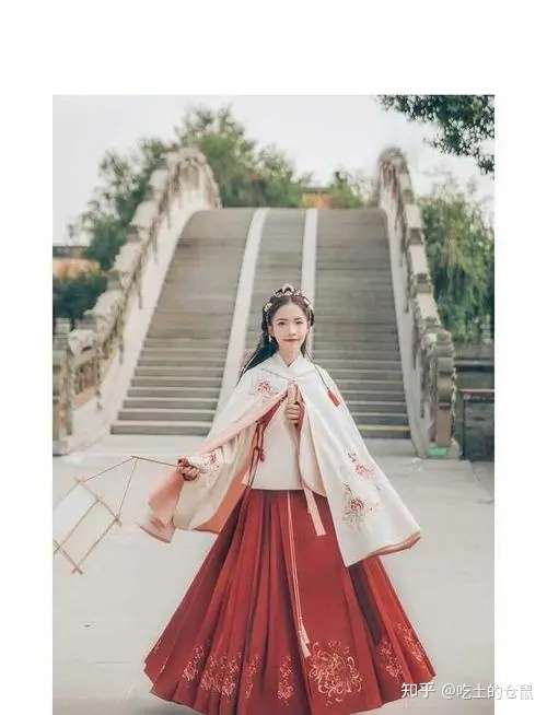 一套正版汉服正常只要两三百,为什么宁愿花一百买粗糙