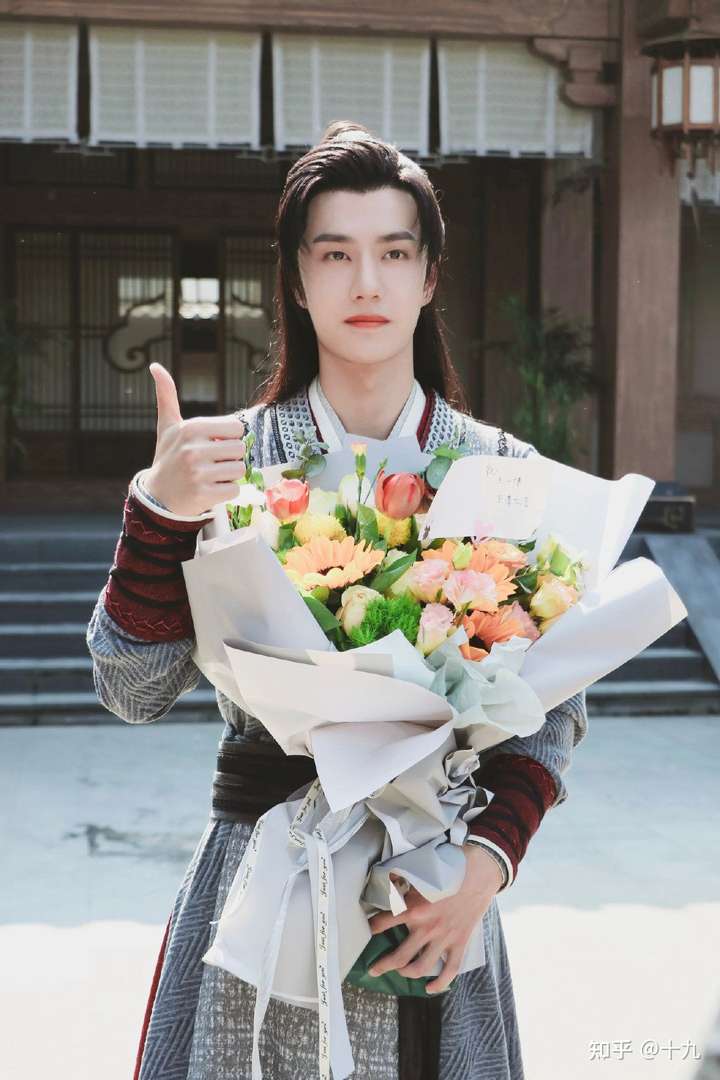有没有王一博捧花图片?