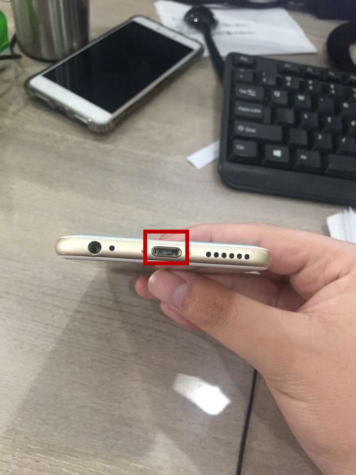 如何清理iphone耳机扬声器孔的的污垢?