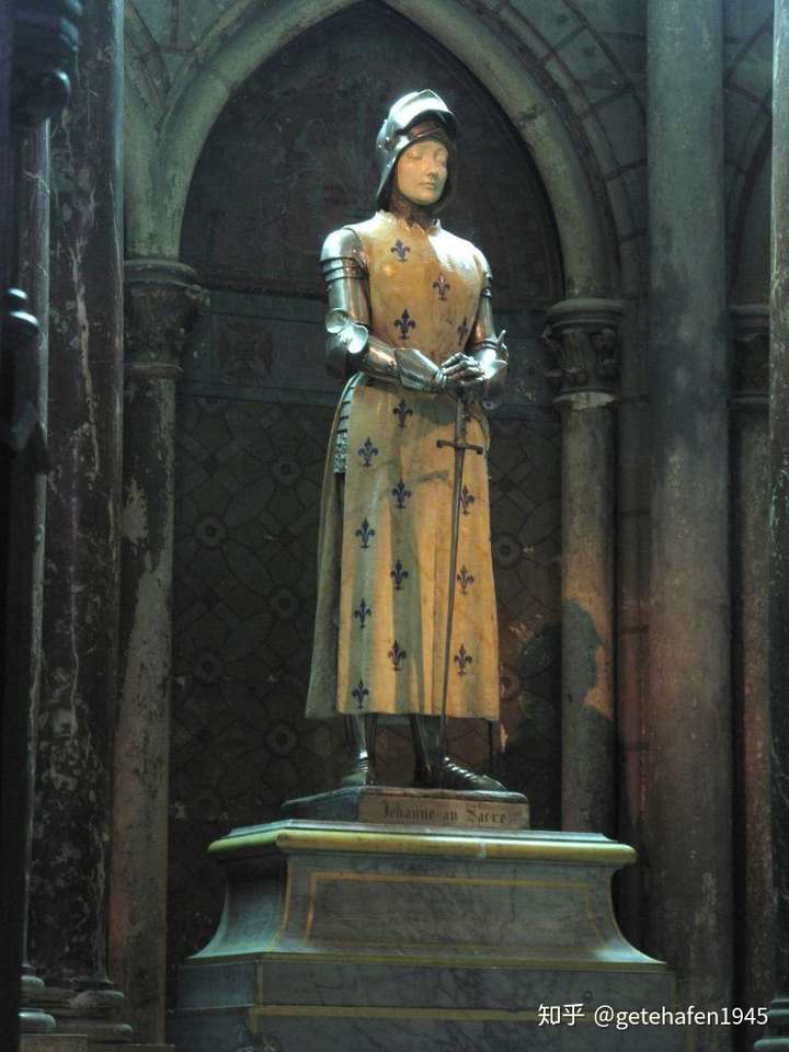 兰斯大教堂中的圣女贞德雕像