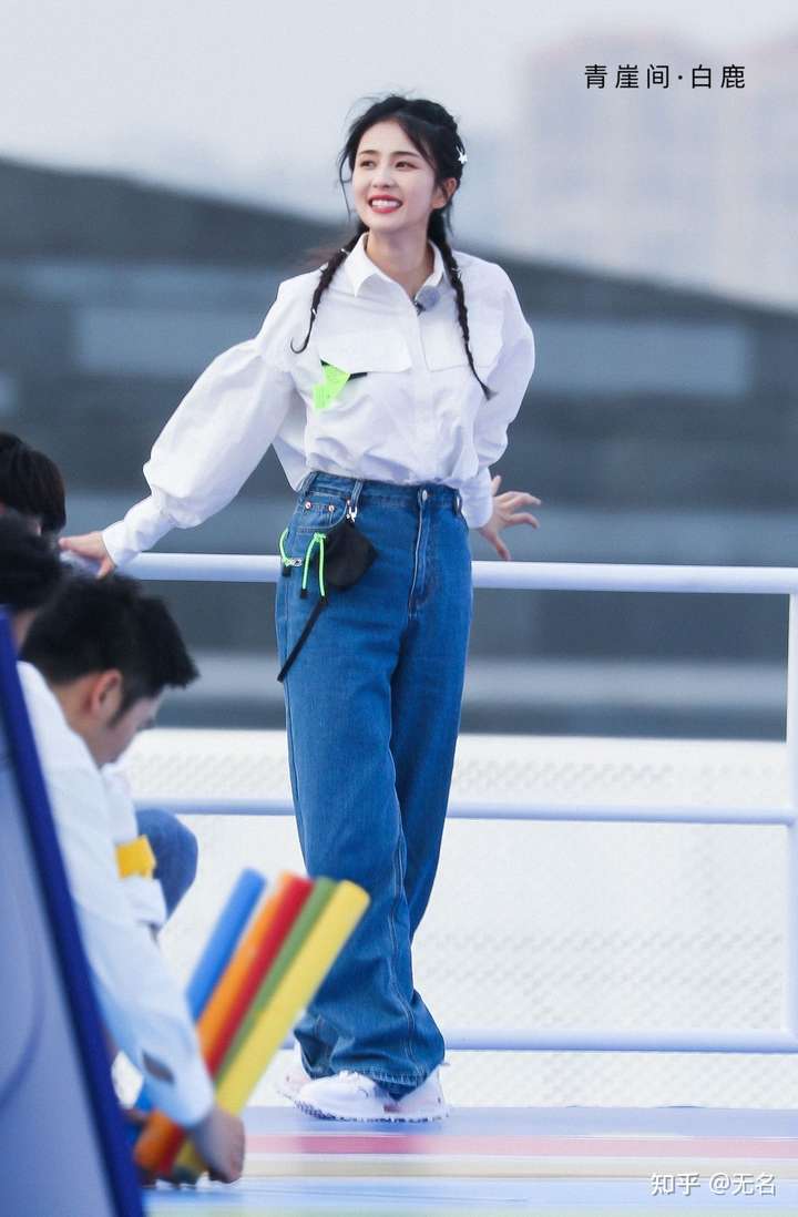 如何评价白鹿的长相?