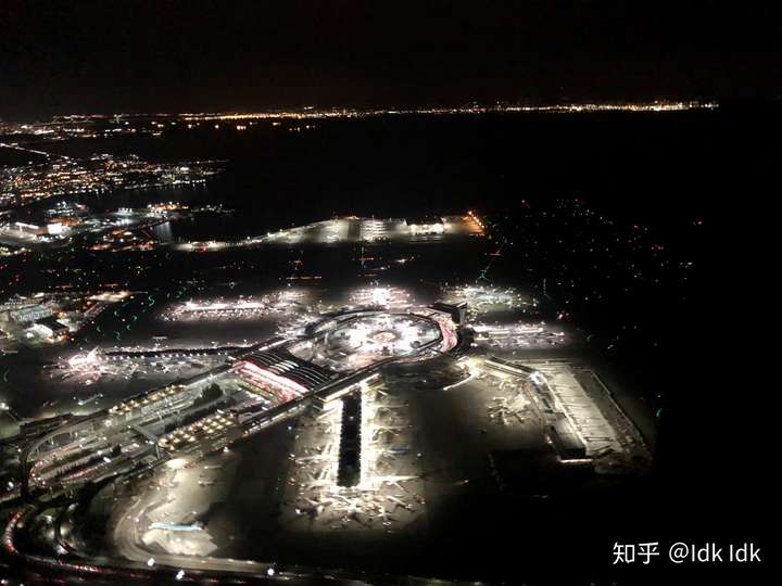 夜色中的旧金山机场(ksfo)