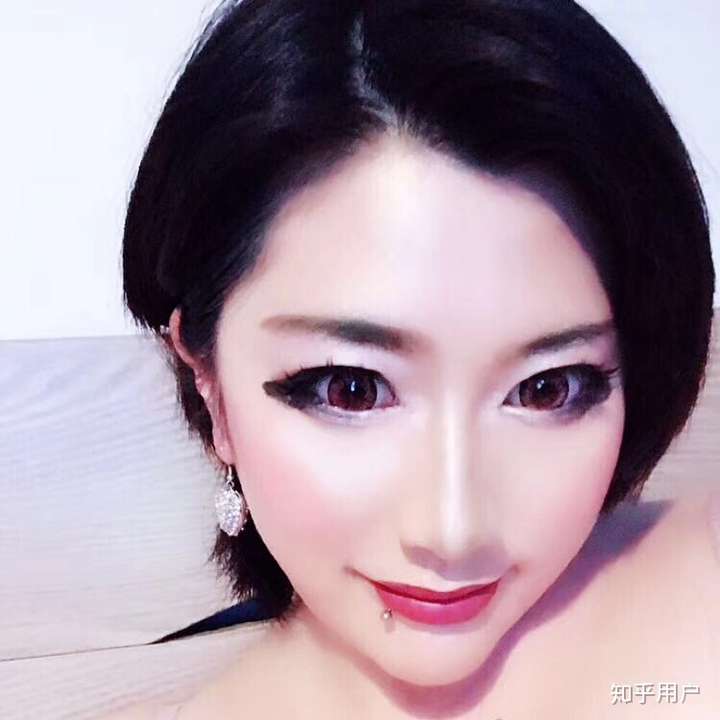 妆化得很土一般是土在哪里?